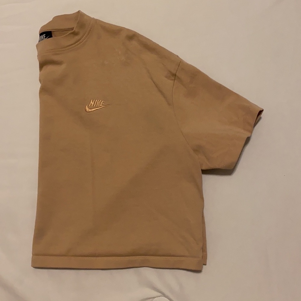Cropped Nike Tee - Picture 2 of 3